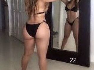 EvelyneFox22